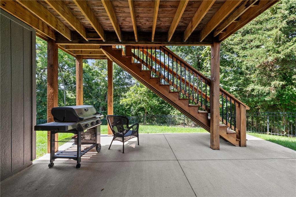 5999 N Oak Creek Ct, Parkville, MO 64152