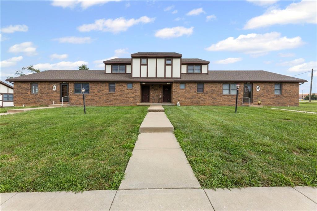 1107 Jeff Cir, Paola, KS 66071