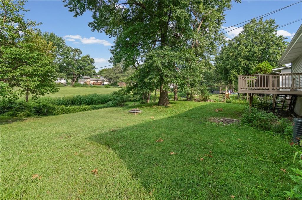 6104 N Euclid Ave, Gladstone, MO 64118