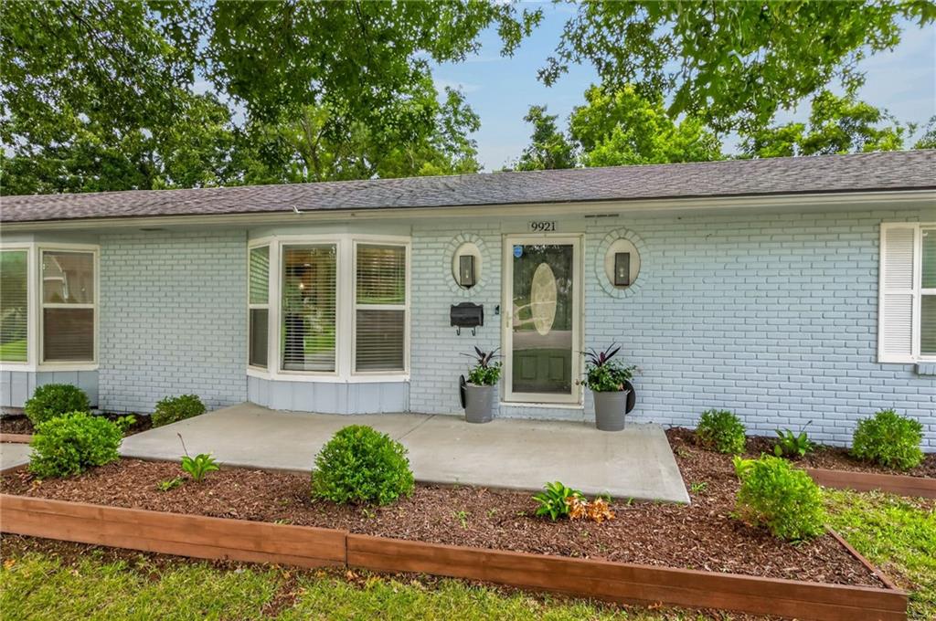 9921 W 67th St, Merriam, KS 66203