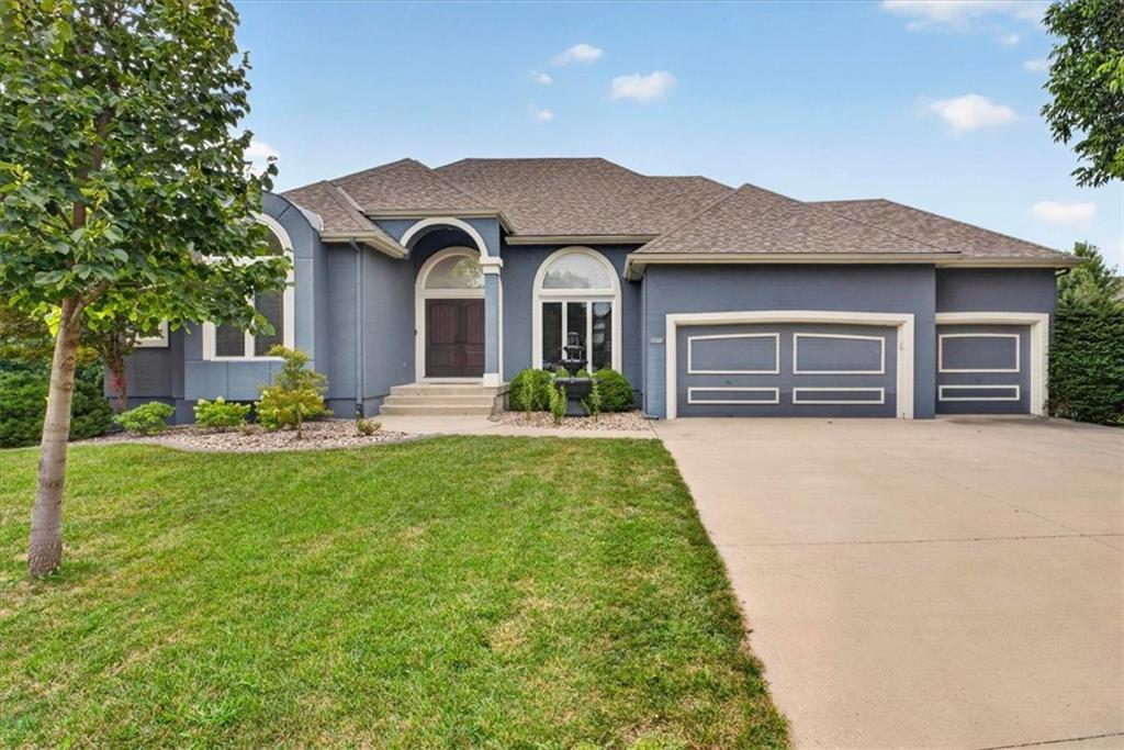 2612 SW Winterbrook Cir, Lee's Summit, MO 64081