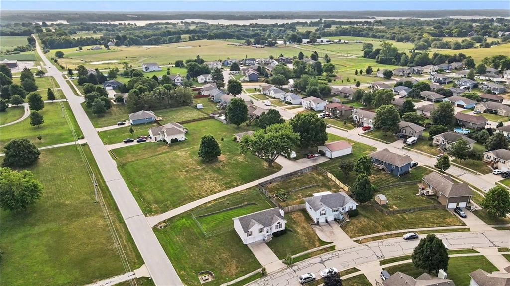 18713 Primrose St, Smithville, MO 64089