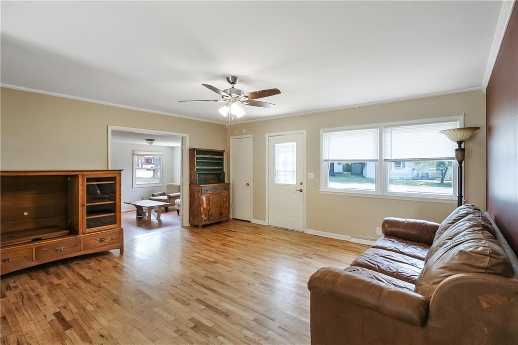 301 E 3rd St, Altamont, KS 67330