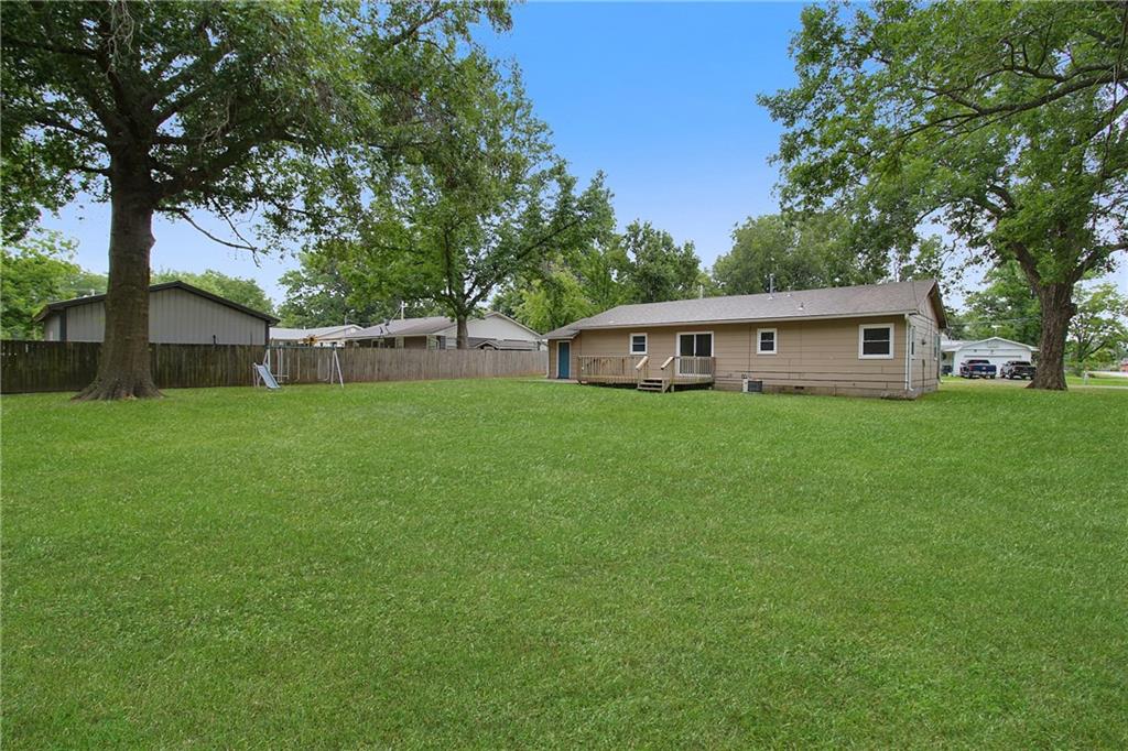 301 E 3rd St, Altamont, KS 67330