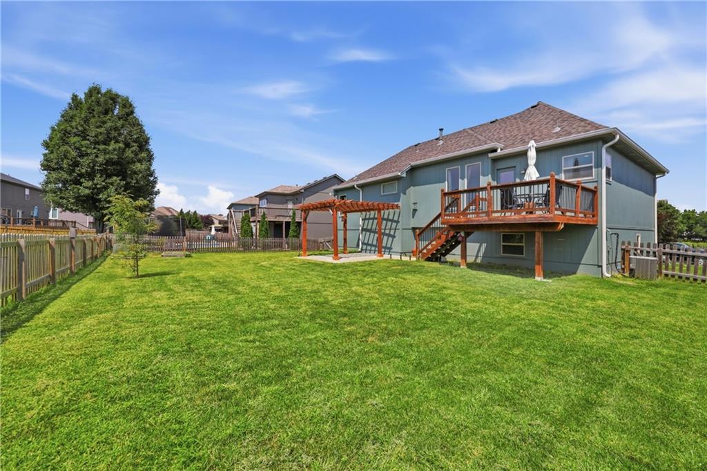805 Bellflower Ln, Greenwood, MO 64034