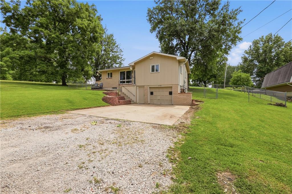 17705 E 28th St S, Independence, MO 64057