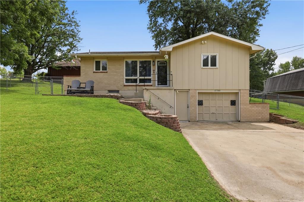 17705 E 28th St S, Independence, MO 64057