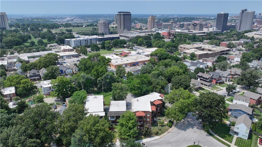 2734 Charlotte St, Kansas City, MO 64109