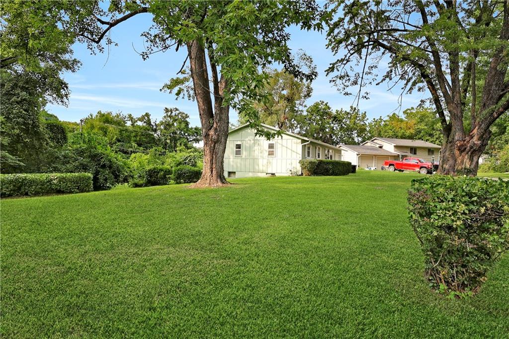 1802 Bird Ter, Harrisonville, MO 64701