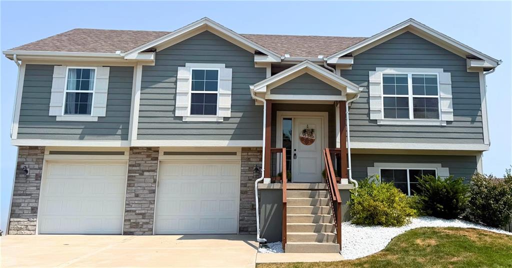 701 SE Juniper Dr, Blue Springs, MO 64014