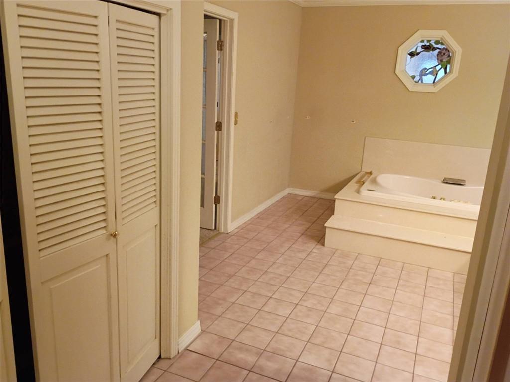 506 Elmwood Ln, Pittsburg, KS 66762