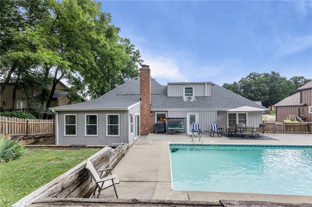 5204 Stearns St, Shawnee, KS 66203