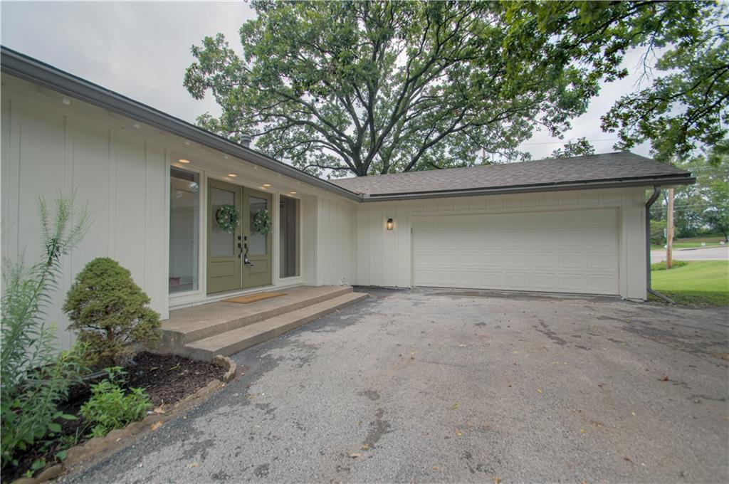 11601 Little Blue Rd, Raytown, MO 64133