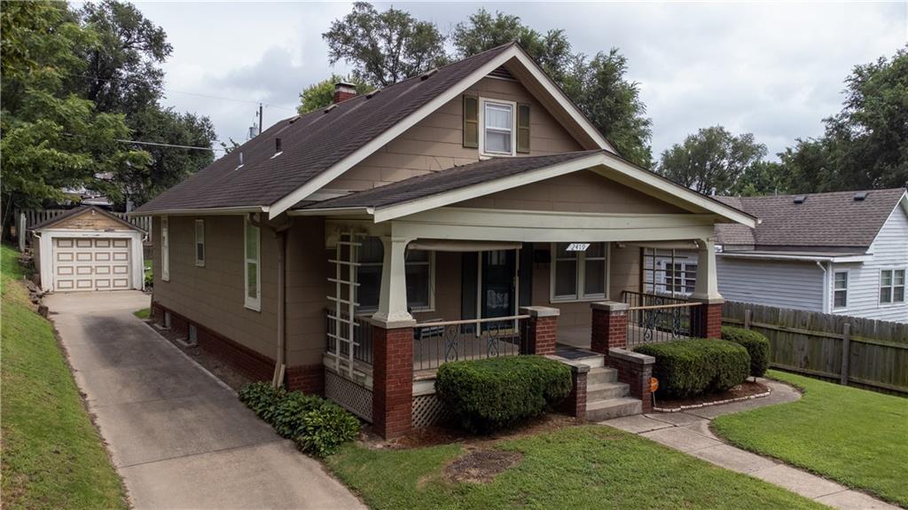 2419 S 17th St, St Joseph, MO 64503
