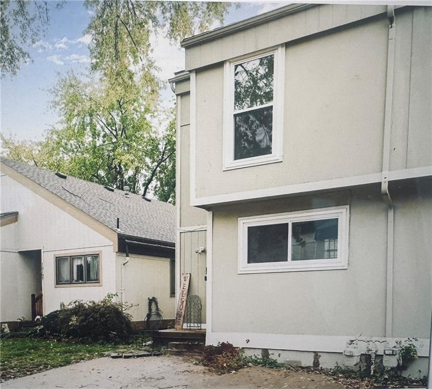 12111 W 66th St, Shawnee, KS 66216