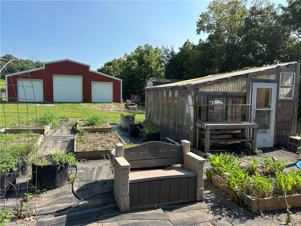 7935 Kiowa Rd, Oskaloosa, KS 66066