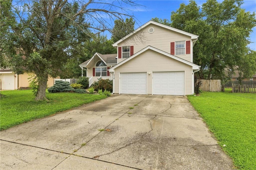 716 SE 11th St, Lee's Summit, MO 64081