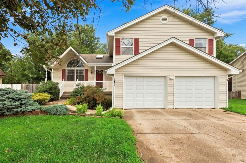 716 SE 11th St, Lee's Summit, MO 64081