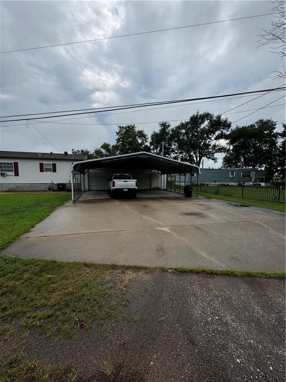 3008 SW Lakefront Ln W, St Joseph, MO 64504