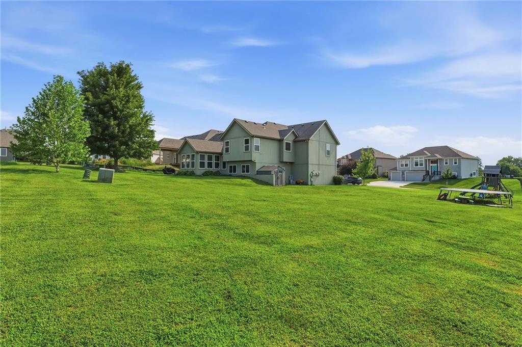 13317 Davis Ave, Bonner Springs, KS 66012