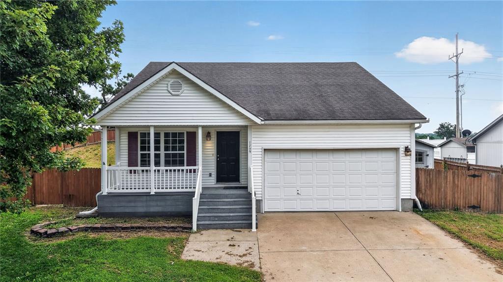 1709 Chadwick Cv, Louisburg, KS 66053
