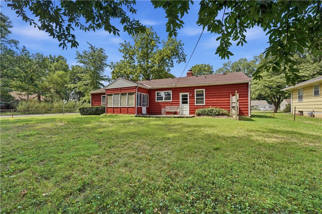 7641 Santa Fe Dr, Overland Park, KS 66204
