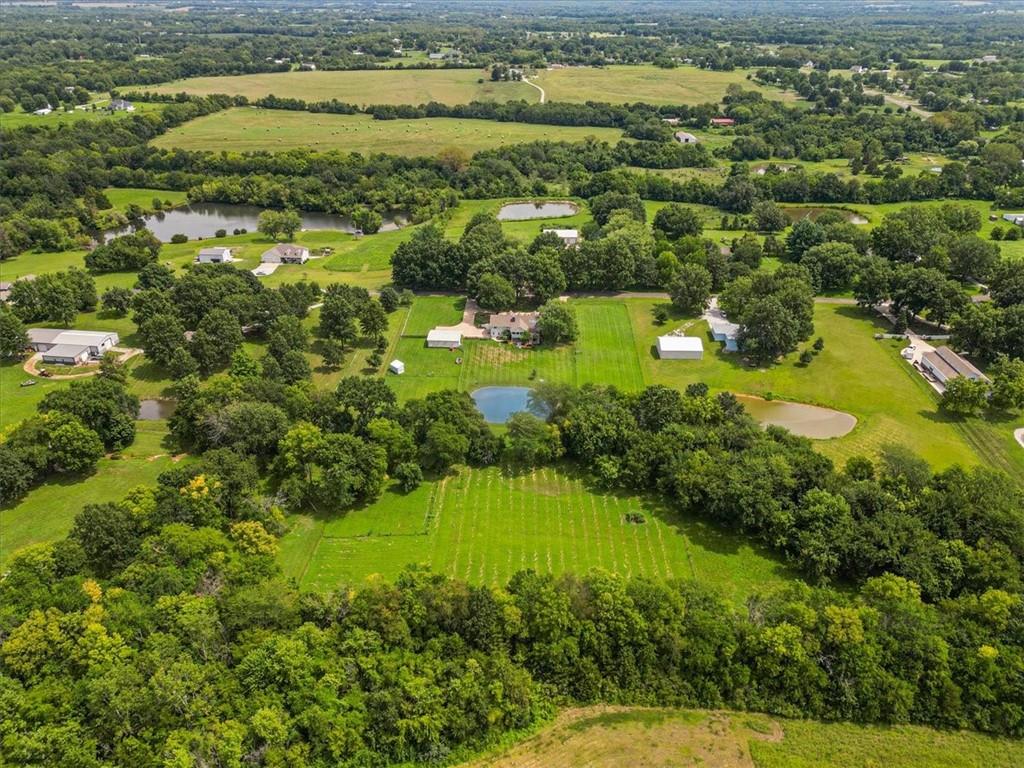 3216 S Bellechase Dr, Grain Valley, MO 64029