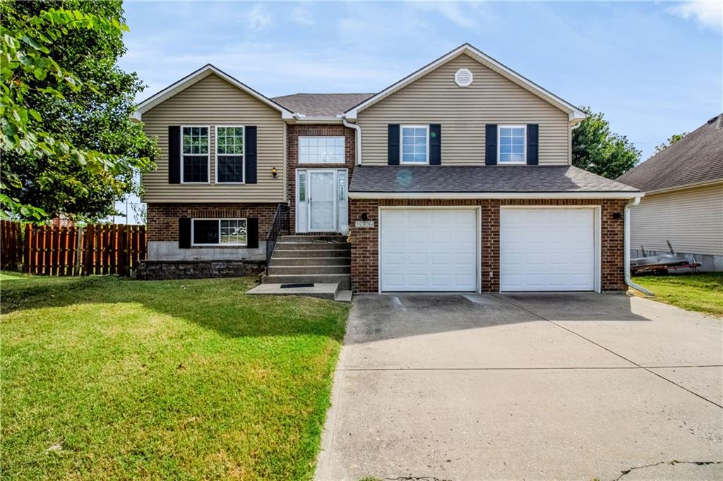 1309 Cloverleaf Ct, Warrensburg, MO 64093
