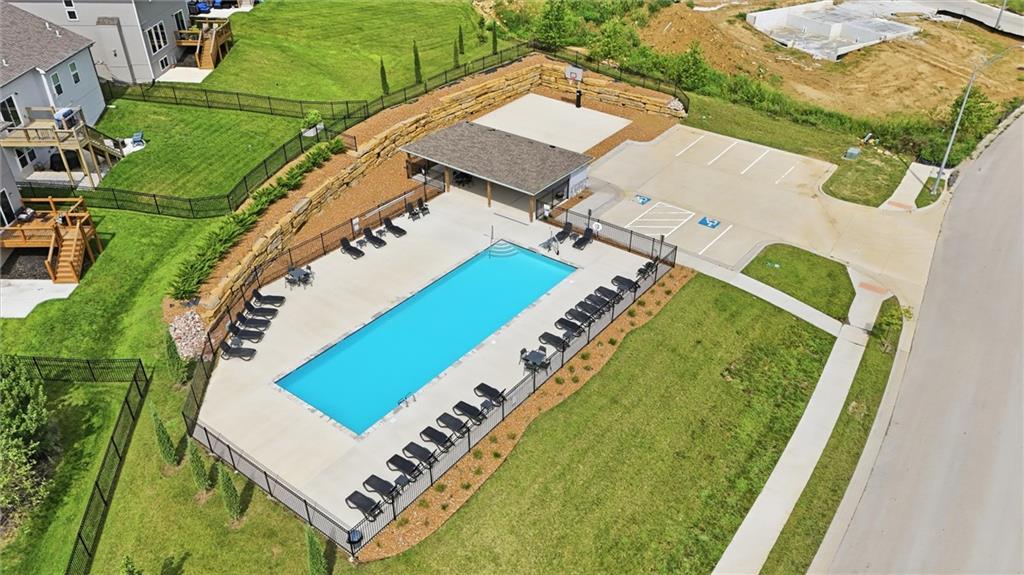 7374 Griffey St, Parkville, MO 64152