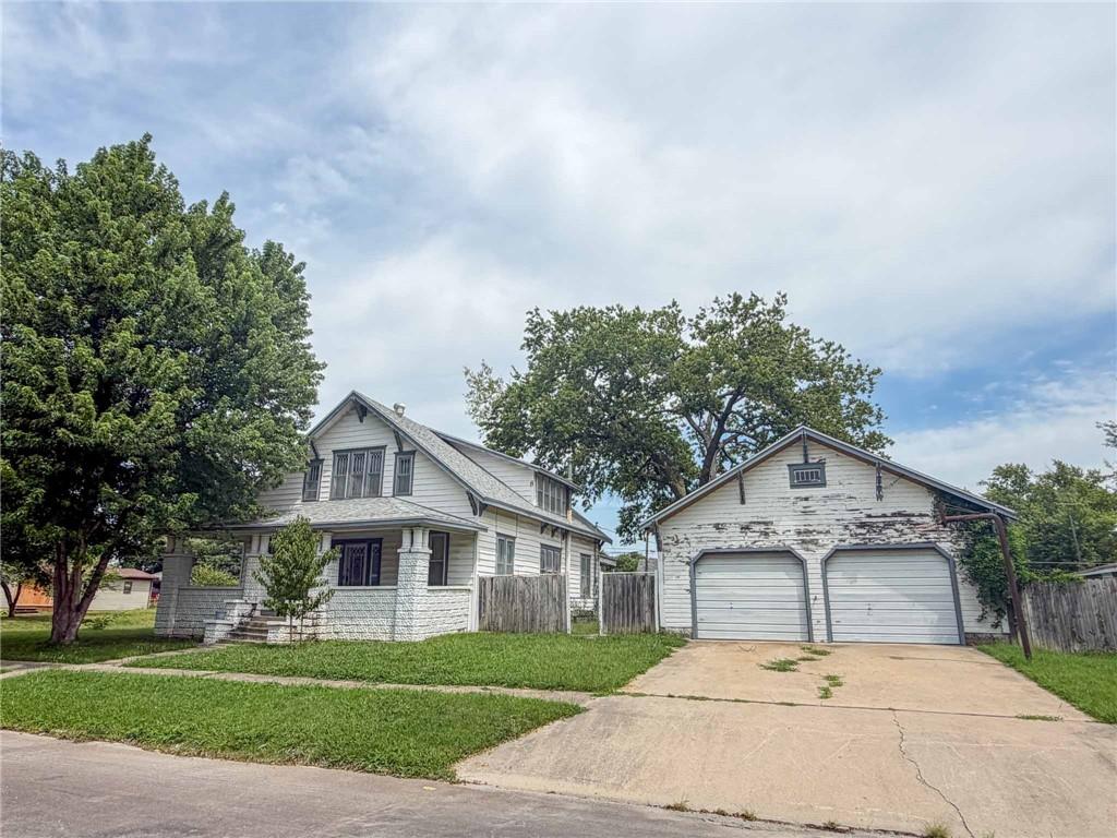 301 S Elm St, Iola, KS 66749