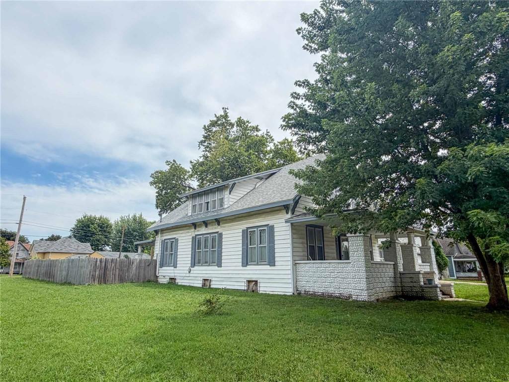 301 S Elm St, Iola, KS 66749