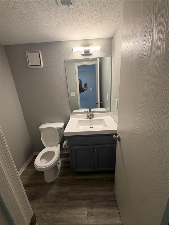 113 Greystone Dr NE, Lee's Summit, MO 64086