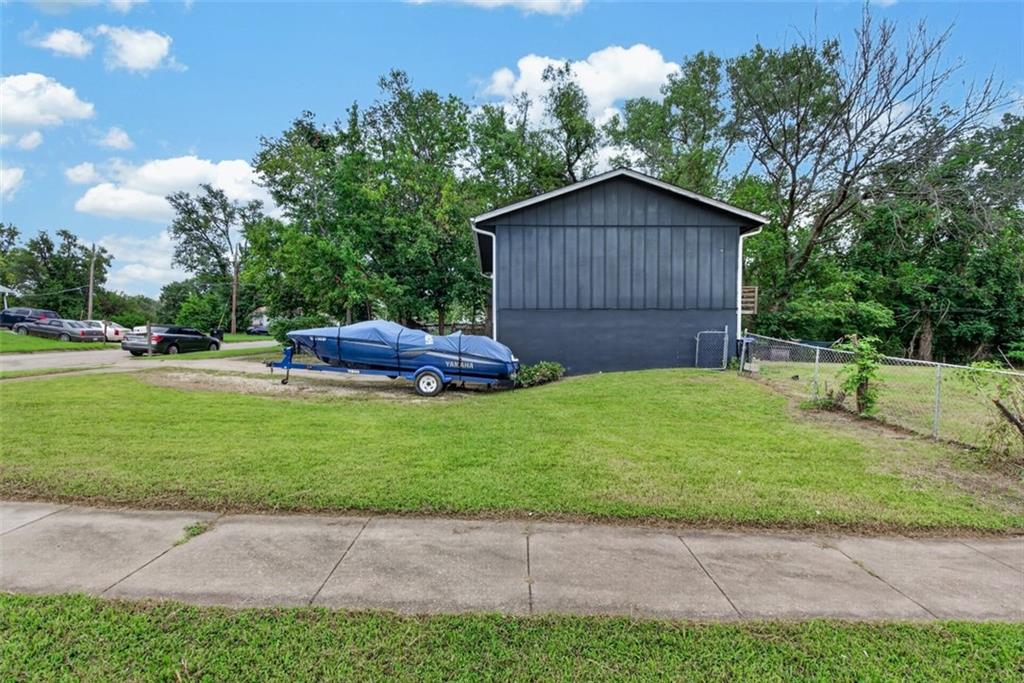 601 SE 23rd St, Topeka, KS 66605