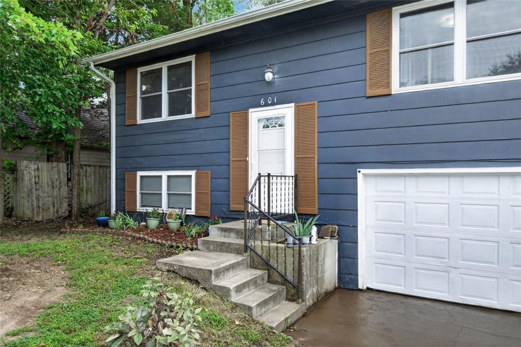 601 SE 23rd St, Topeka, KS 66605