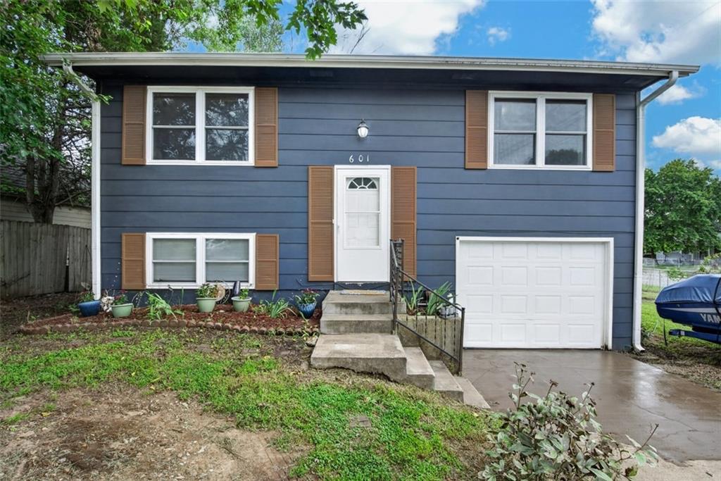 601 SE 23rd St, Topeka, KS 66605