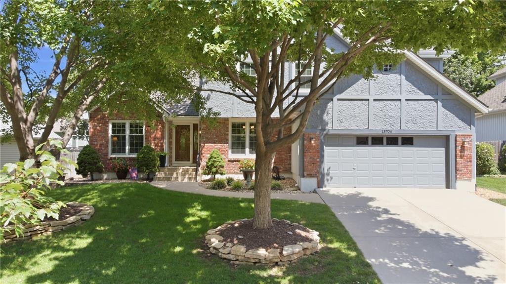 13704 W 75th Ter, Lenexa, KS 66216