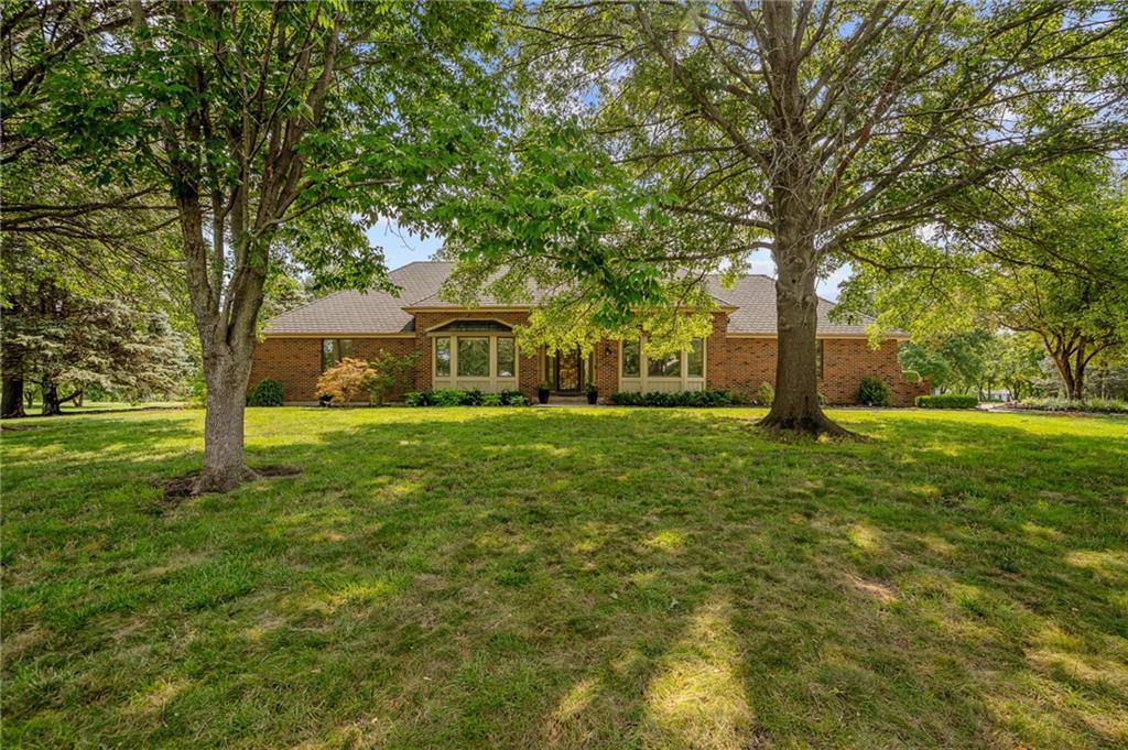 18275 Canterbury Rd, Stilwell, KS 66085
