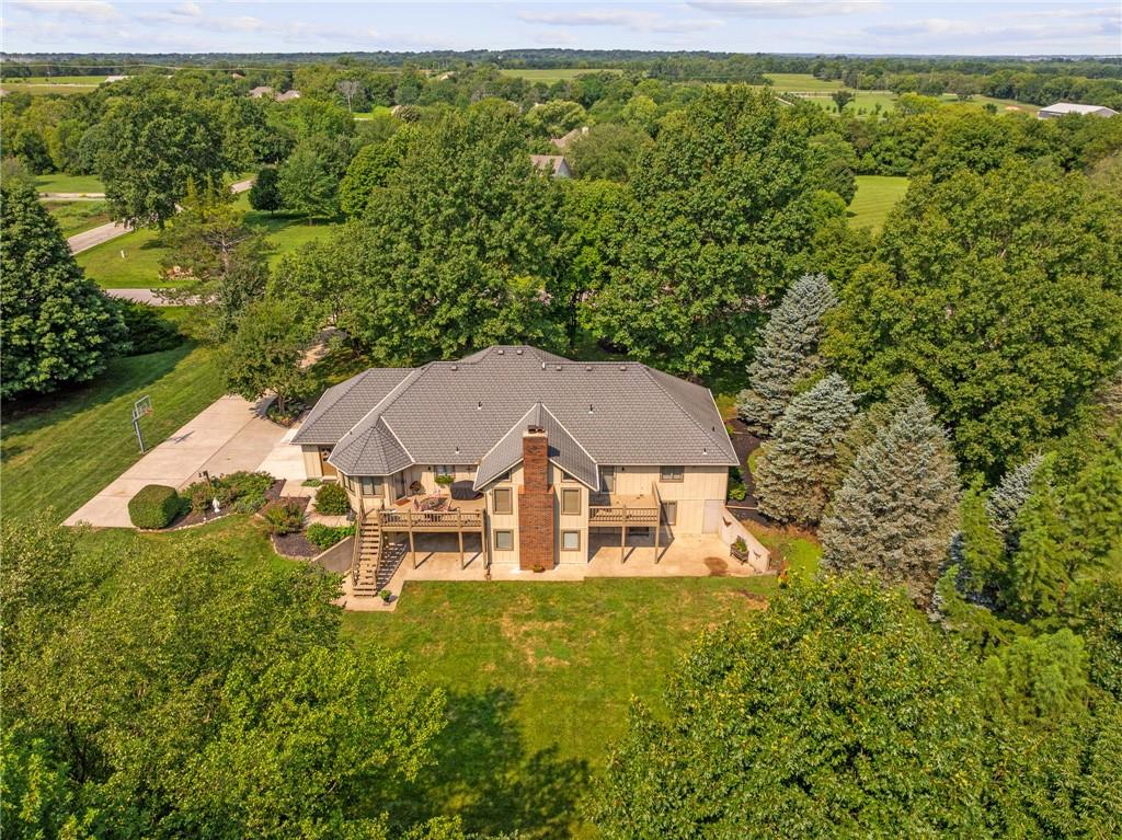 18275 Canterbury Rd, Stilwell, KS 66085