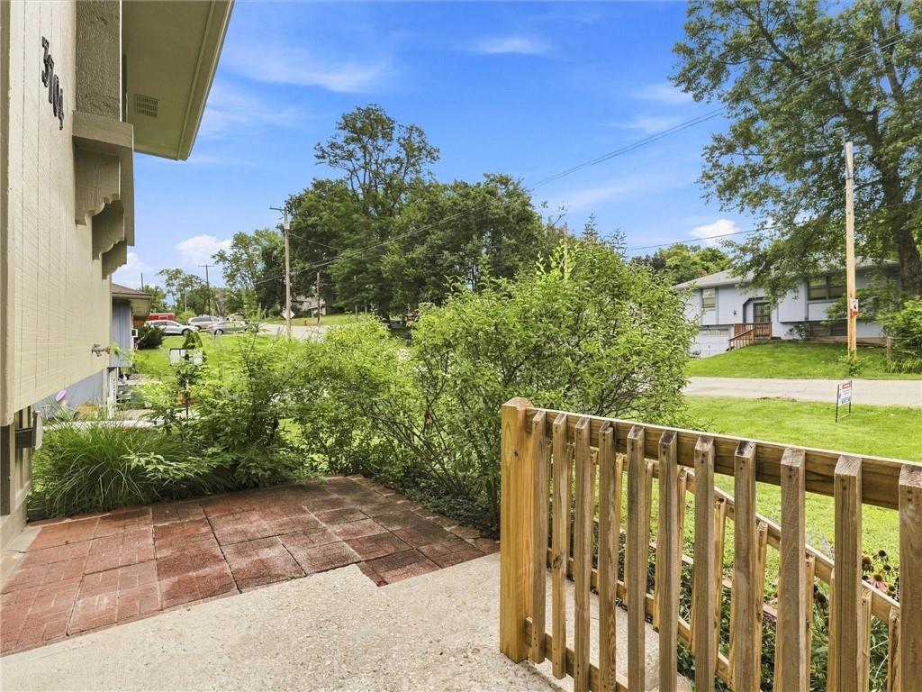 3704 N Woodland Ave, Kansas City, MO 64116