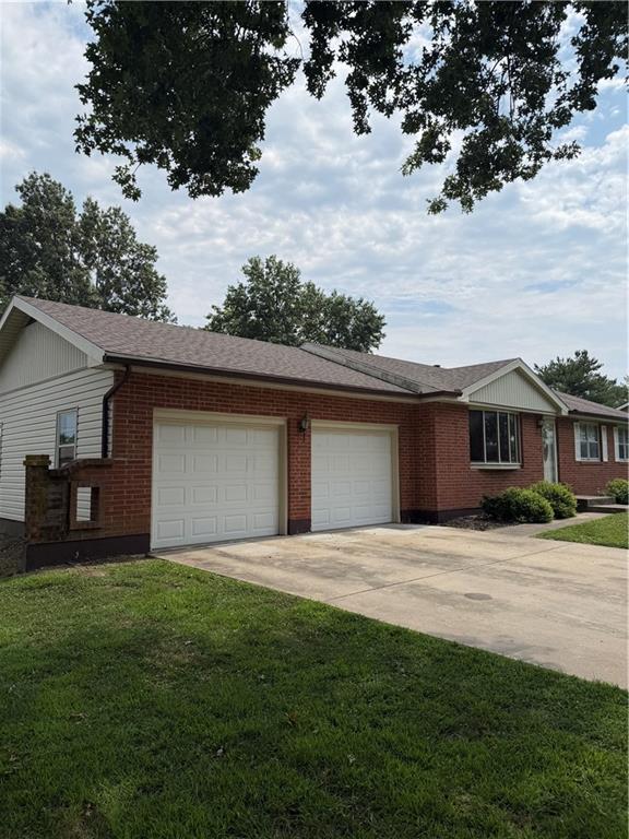 1605 S Pine St, Holden, MO 64040