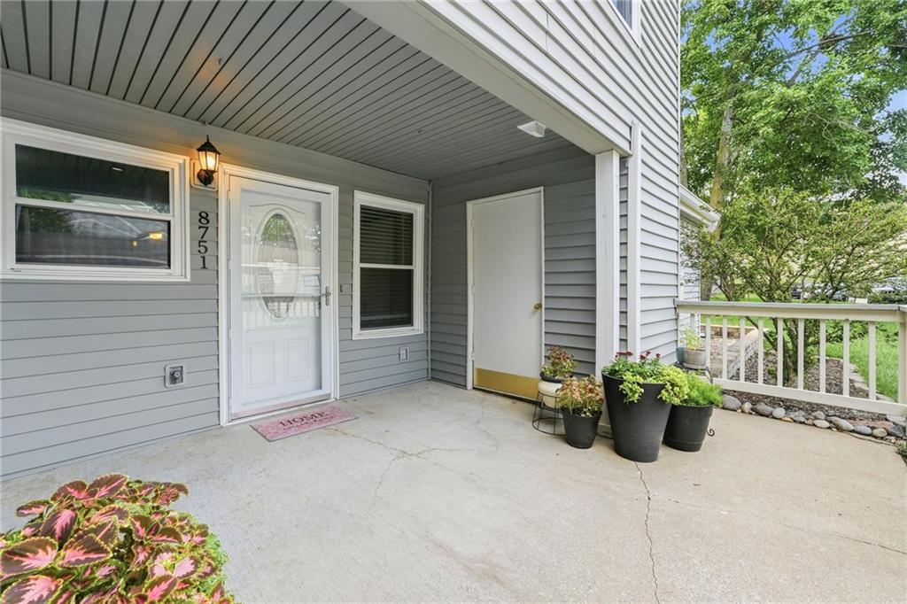 8751 W 106th Ter, Overland Park, KS 66212