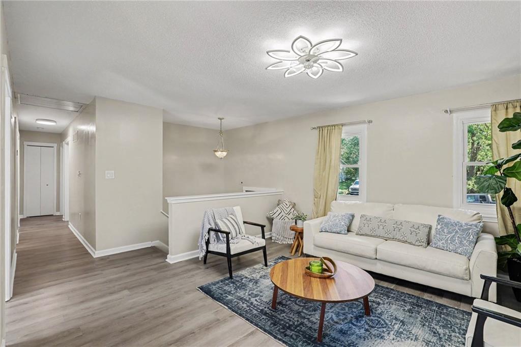 408 NE Richardson Pl, Lee's Summit, MO 64086