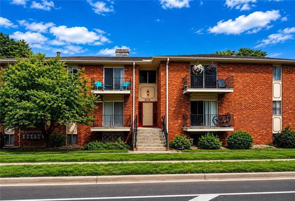 8215 Santa Fe Dr #2, Overland Park, KS 66204