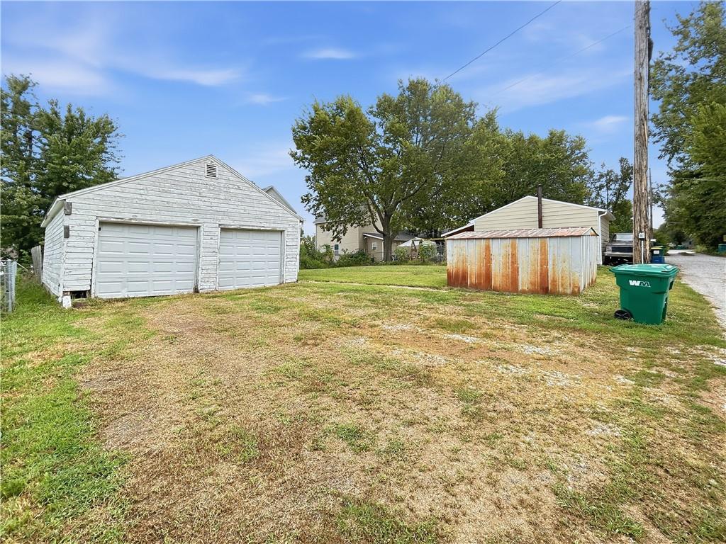 605 W Peoria St, Paola, KS 66071