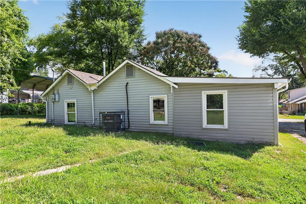 216 S Hunter St, Independence, MO 64050