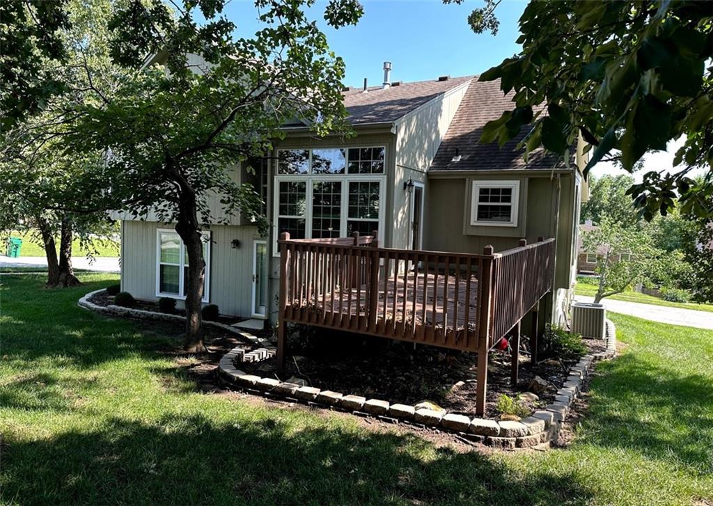 125 NW Whitlock St, Lee's Summit, MO 64081