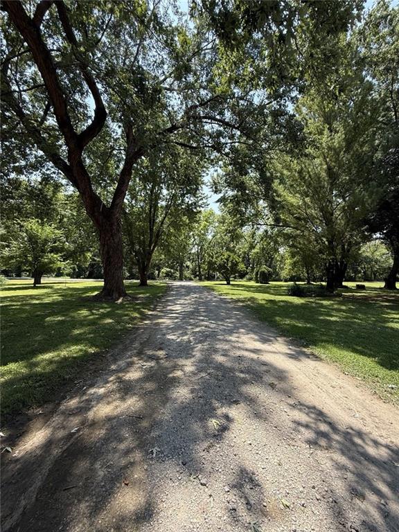 1215 Parker Rd, St Joseph, MO 64504