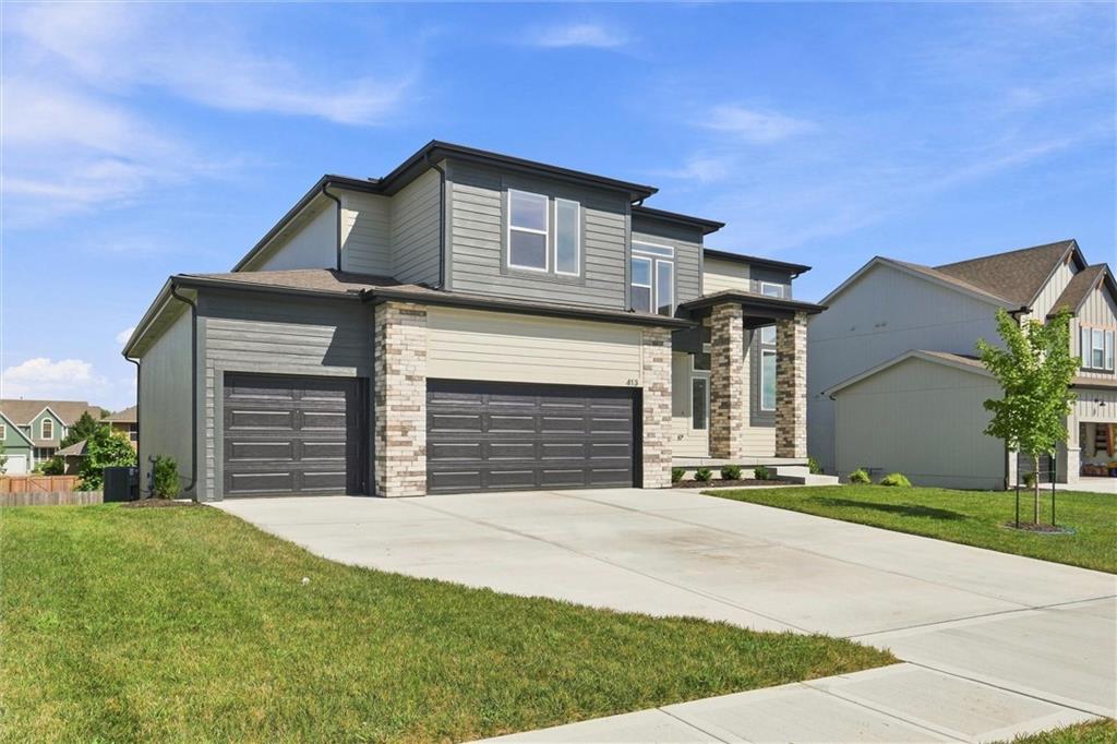 413 Woodview Dr, Raymore, MO 64083