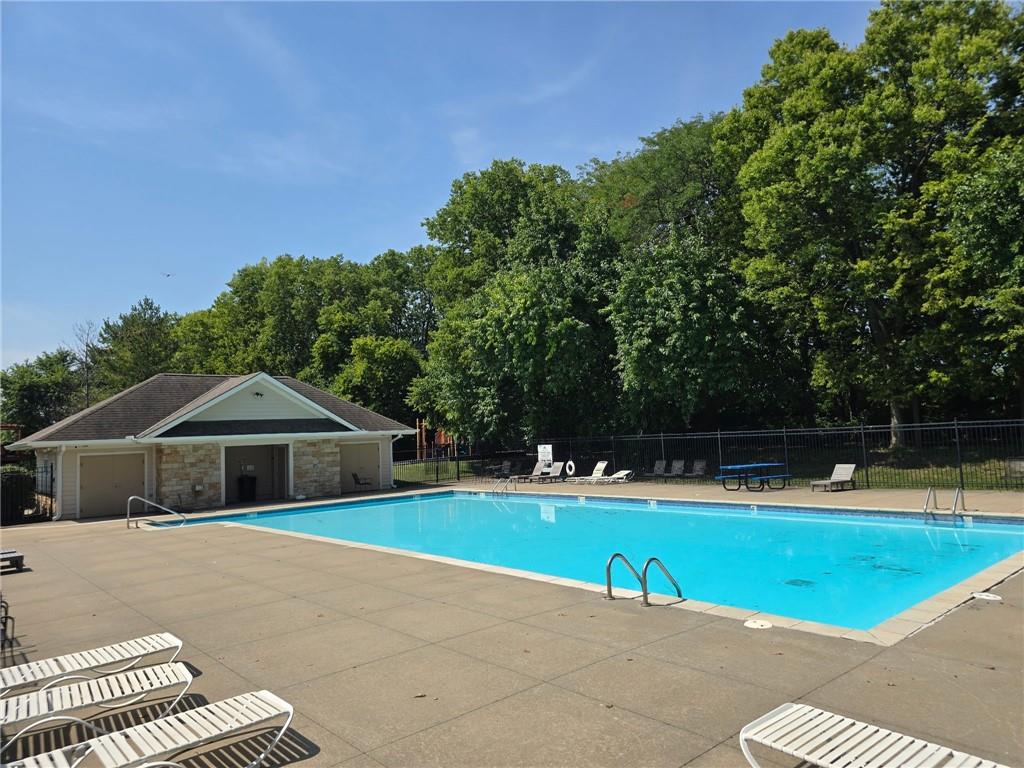 413 Woodview Dr, Raymore, MO 64083
