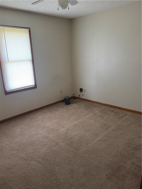 31228 Highridge Dr, Excelsior Springs, MO 64024